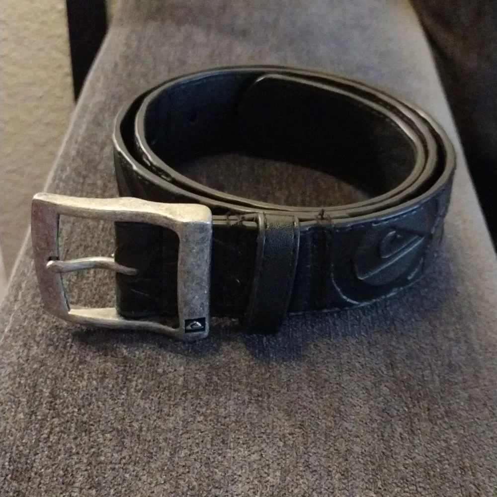 Quicksilver Logo Embossed Blet